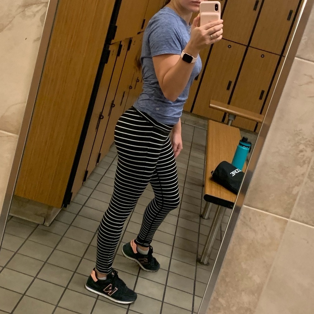 Athleta Black and White Striped Leggings
Athletic Leggings
Womens XXS